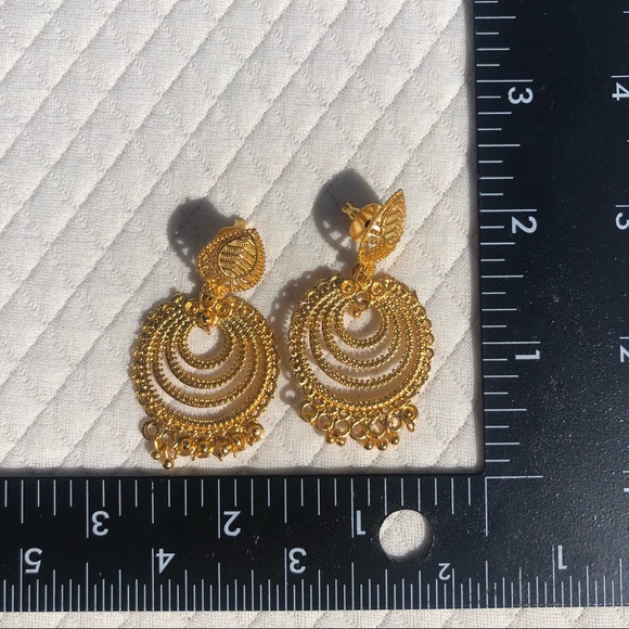Beautiful timeless classic earrings 💛 - Picture 4 of 10